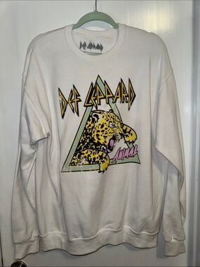 M/L Def Leppard White Graphic Band Sweatshirt